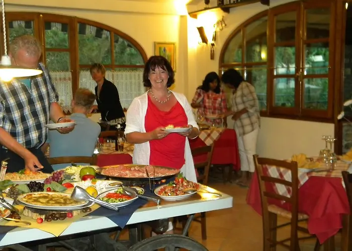 基尤纳斯克酒店 * Bagnone