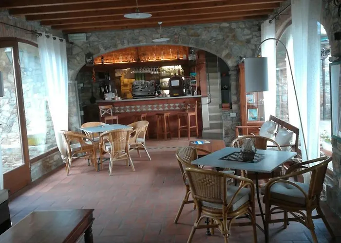 基尤纳斯克酒店 * Bagnone